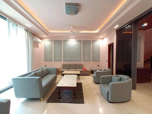 Resale | 5 BHK + Pooja Room,Servant Room,Study Room,Extra Room 1000 Sq.Yd. Independent House in Sainik Farm