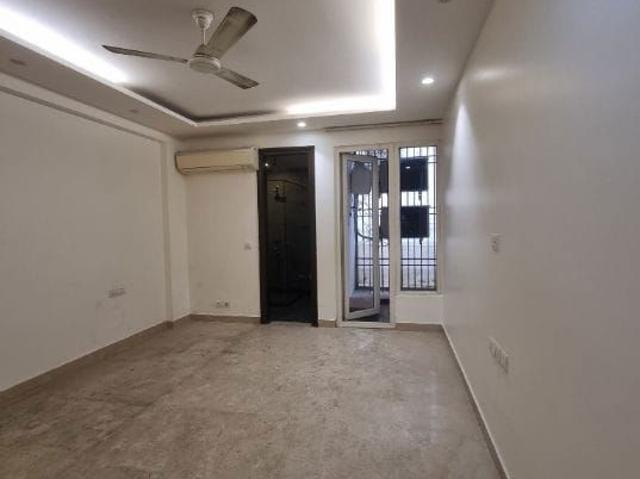 Resale | 5 BHK + Pooja Room,Servant Room,Study Room,Extra Room 1000 Sq.Yd. Villa in New Friends Colony