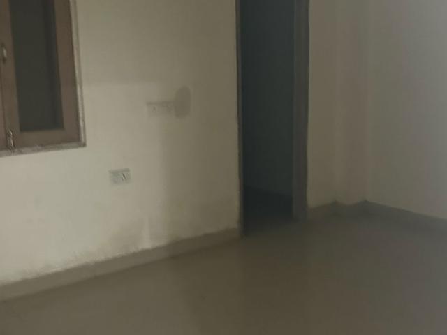 Resale | 5 BHK + Pooja Room,Servant Room,Study Room,Extra Room 112 Sq.Mt. Independent House in Sector 31