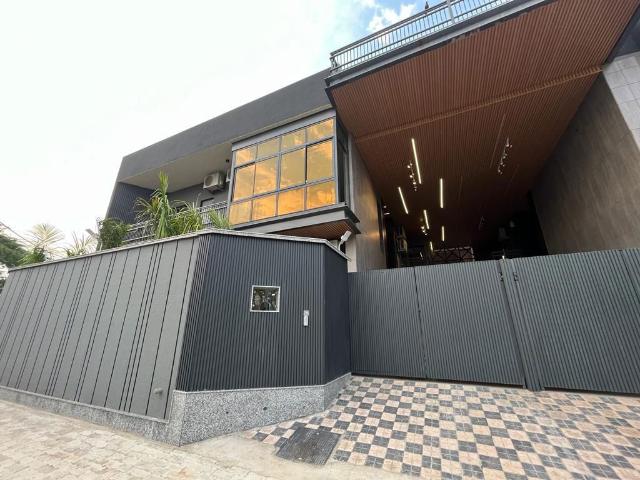 Resale | 5 BHK + Pooja Room,Servant Room,Study Room,Extra Room 1220 Sq.Yd. Villa in Panchsheel Park
