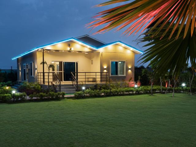 Resale | 5 BHK + Pooja Room,Servant Room,Study Room,Extra Room 2500 Sq.Ft. Villa in RWA Apartments Sector 50