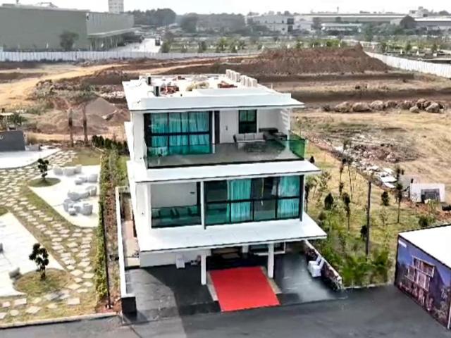 Resale | 5 BHK + Pooja Room,Servant Room,Study Room,Extra Room 270 Sq.Yd. Villa in Pudur