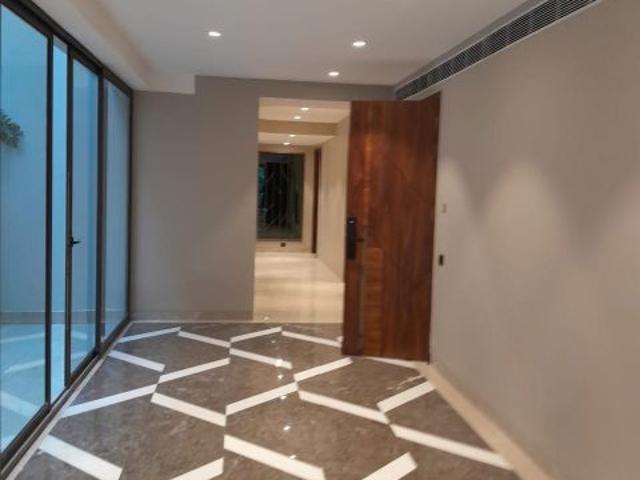 Resale | 5 BHK + Pooja Room,Servant Room,Study Room,Extra Room 200 Sq.Yd. Apartment in Pamposh Appartments