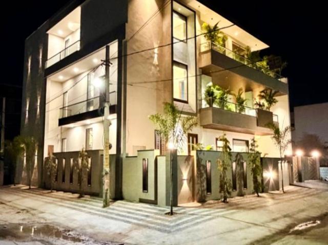 Resale | 5 BHK + Pooja Room,Servant Room,Study Room,Extra Room 355 Sq.Yd. Independent House in Manyawas