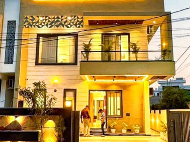 Resale | 5 BHK + Pooja Room,Servant Room,Study Room,Extra Room 5500 Sq.Ft. Independent House in Jagdamba Nagar