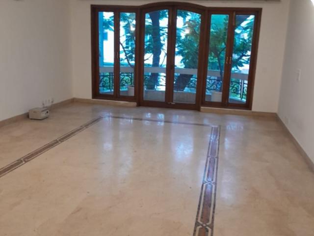 Resale | 5 BHK + Pooja Room,Servant Room,Study Room,Extra Room 500 Sq.Yd. Apartment in New Friends Colony