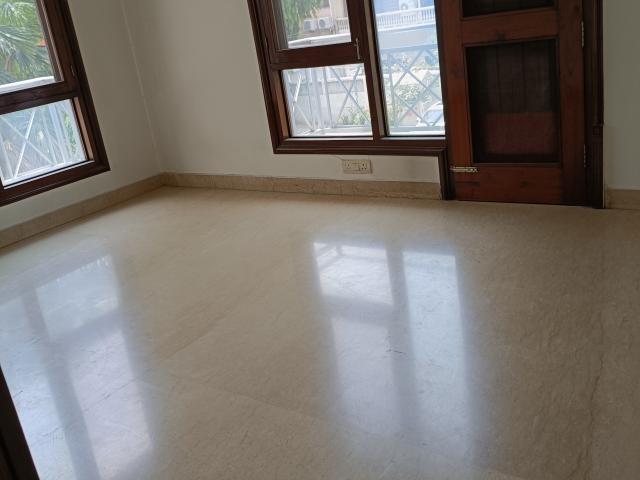Resale | 5 BHK + Pooja Room,Servant Room,Study Room,Extra Room 500 Sq.Yd. Independent House in New Friends Colony
