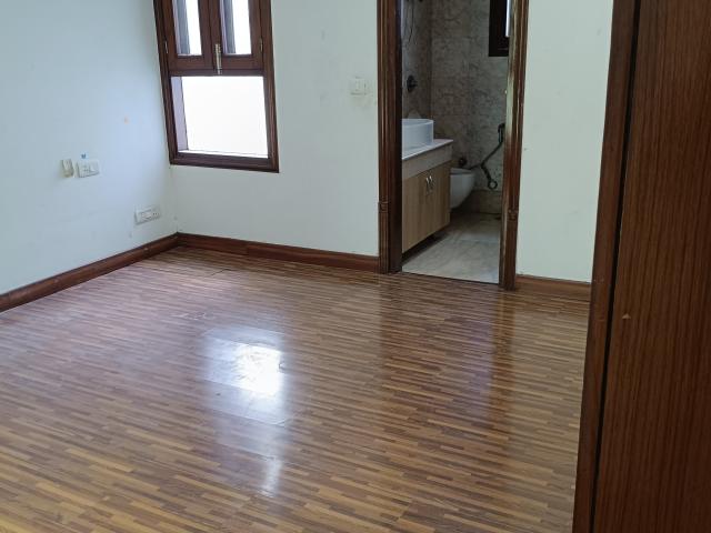 Resale | 5 BHK + Pooja Room,Servant Room,Study Room,Extra Room 502 Sq.Yd. Independent House in New Friends Colony