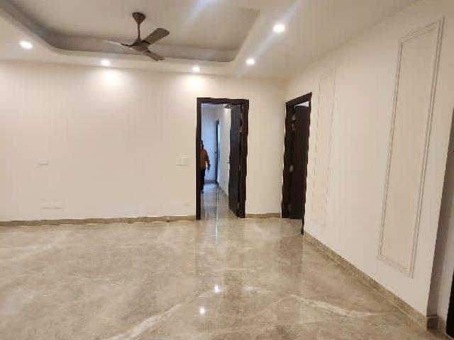 Resale | 5 BHK + Pooja Room,Servant Room,Study Room,Extra Room 840 Sq.Yd. Independent House in Vasant Vihar