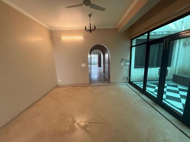 Resale | 5 BHK + Pooja Room,Servant Room,Store Room 6500 Sq.Ft. Villa in Eros Rosewood City