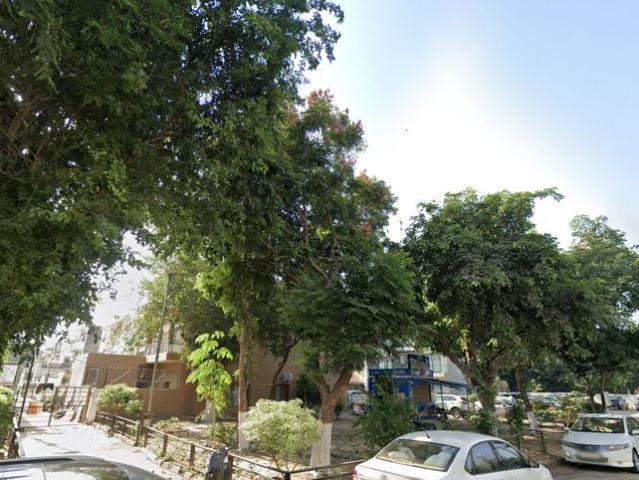 Resale | 5 BHK + Pooja Room,Servant Room,Store Room 250 Sq.Yd. Independent House in Sector 27