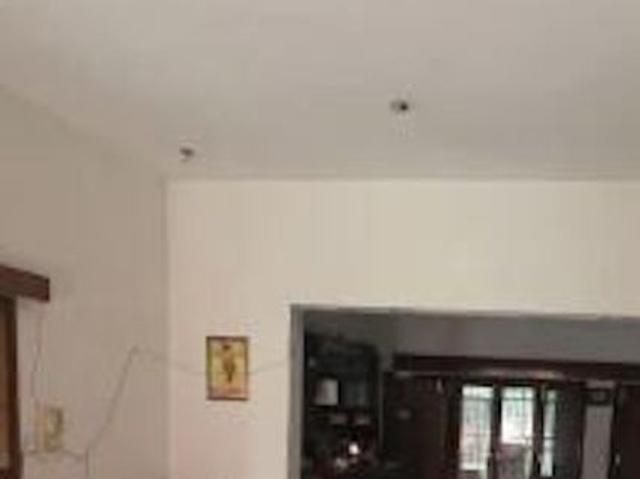Resale | 5 BHK + Pooja Room,Store Room 250 Sq.Yd. Independent House in Sector 16