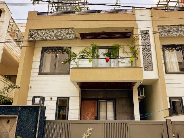 Resale | 5 BHK + Pooja Room,Study Room,Extra Room 285 Sq.Yd. Independent House in Jagdamba Nagar