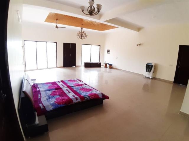 Resale | 5 BHK + Pooja Room,Study Room 162 Sq.Mt. Villa in Sector 26