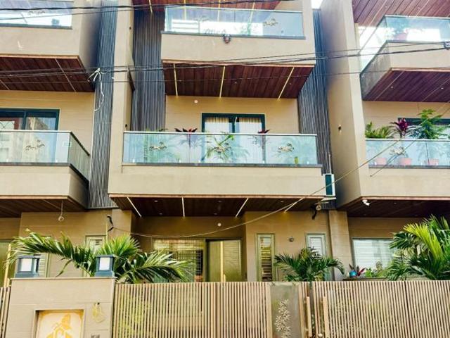 Resale | 5 BHK + Pooja Room,Study Room 211 Sq.Yd. Independent House in Vaishali Nagar
