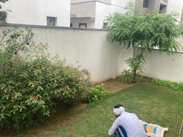 Resale | 5 BHK + Prayer Room,Servant Room,Store Room 270 Sq.Yd. Villa in Sobha International City Phase 1