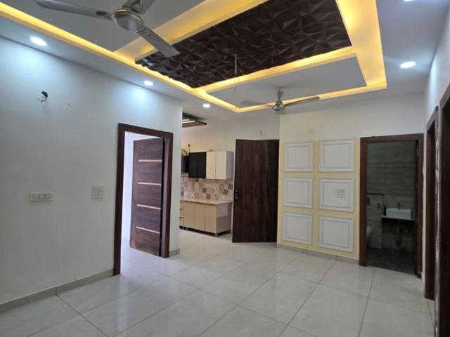 Resale | 5 BHK + Prayer Room,Servant Room,Study Room 10300 Sq.Ft. Apartment in DLF The Magnolias