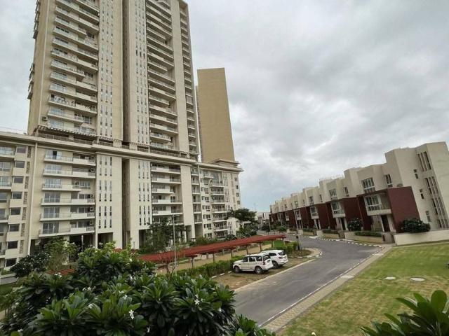 Resale | 5 BHK + Prayer Room,Servant Room,Study Room 6325 Sq.Ft. Apartment in Experion Windchants
