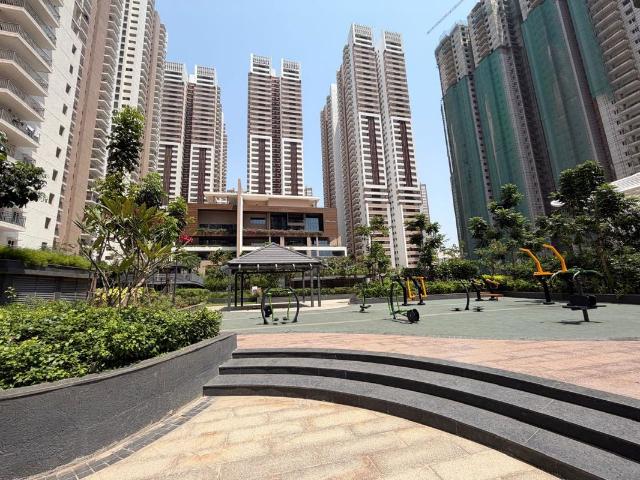 Resale | 5 BHK + Prayer Room,Servant Room 3600 Sq.Ft. Apartment in Vasavi Skyla
