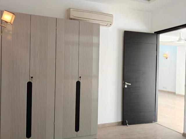 Resale | 5 BHK + Prayer Room,Servant Room 361 Sq.Yd. Villa in Emaar Marbella