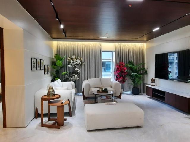 Resale | 5 BHK + Prayer Room,Servant Room 4257 Sq.Ft. Apartment in Shelton Elite