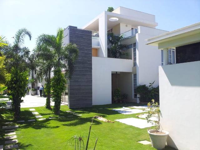 Resale | 5 BHK + Prayer Room,Servant Room 9900 Sq.Ft. Villa in Jubilee Hills