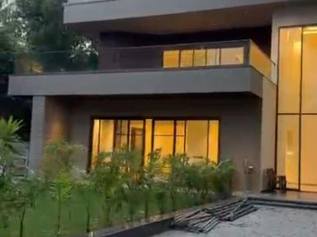 Resale | 6 BHK + 10800 Sq.Ft. Villa in Chattarpur