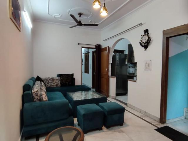 Resale | 6+ BHK 1000 Sq.Ft. Independent House in Pitampura