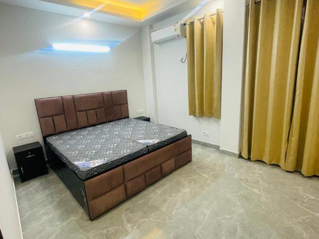 Resale | 6+ BHK 1000 Sq.Ft. Independent House in Shalimar Bagh