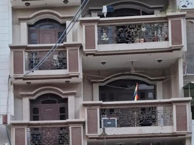 Resale | 6 BHK + 100 Sq.Yd. Independent House in Pitampura