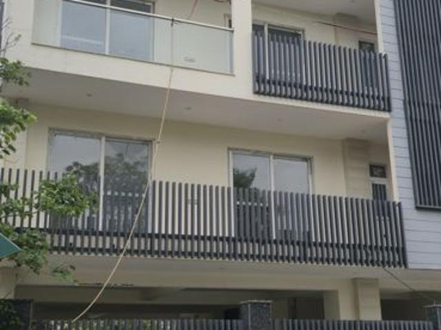 Resale | 6+ BHK 1180 Sq.Yd. Villa in Sector 99