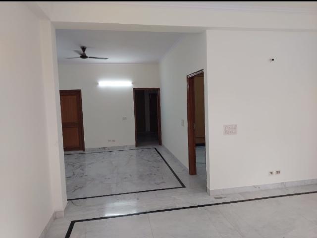 Resale | 6+ BHK 1120 Sq.Ft. Villa in RWA Apartments Sector 50