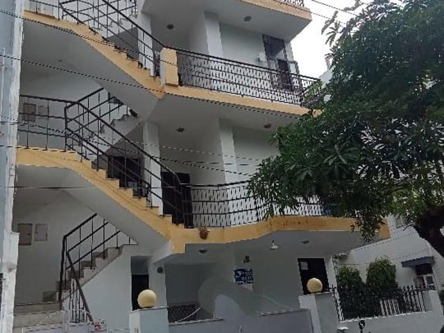 Resale | 6+ BHK 112 Sq.Mt. Independent House in RWA Apartments Sector 47