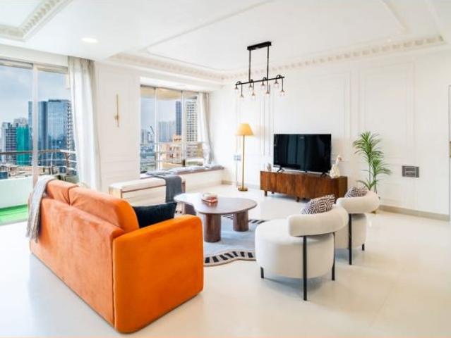 Resale | 6 BHK + 1650 Sq.Ft. Apartment in Oberoi Springs