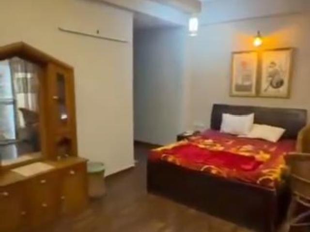 Resale | 6 BHK + 165 Sq.Mt. Independent House in Sector 33