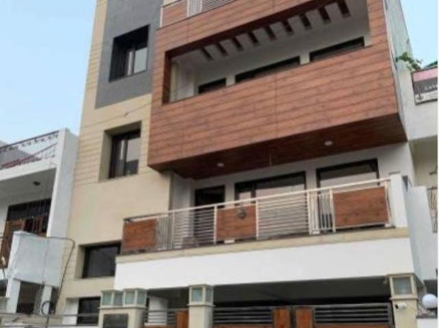 Resale | 6 BHK 162 Sq.Mt. Independent House in Sector 56