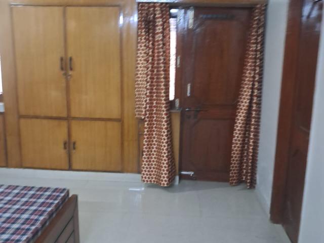 Resale | 6+ BHK 162 Sq.Mt. Independent House in Sector 56
