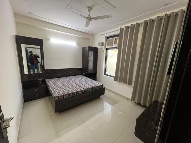 Resale | 6+ BHK + 172 Sq.Yd. Independent House in Sector 43