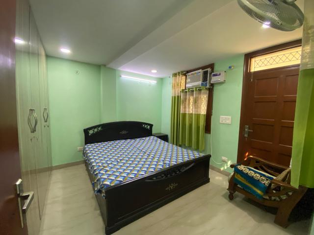 Resale | 6 BHK 1800 Sq.Ft. Apartment in Zakir Nagar