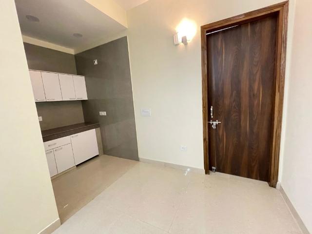 Resale | 6 BHK + 180 Sq.Mt. Independent House in RWA Apartments Sector 41