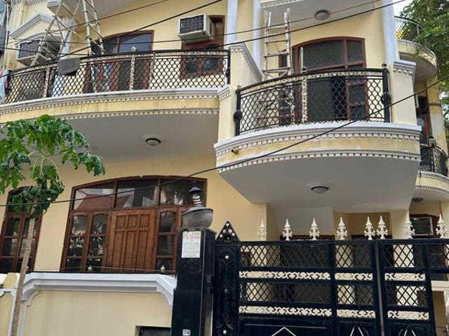Resale | 6+ BHK 180 Sq.Mt. Villa in Sector 41