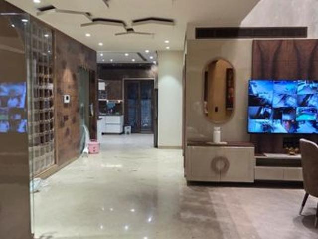 Resale | 6+ BHK + 205 Sq.Yd. Villa in Niti Khand II
