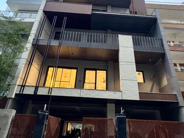 Resale | 6+ BHK + 200 Sq.Yd. Independent House in Ashok Vihar