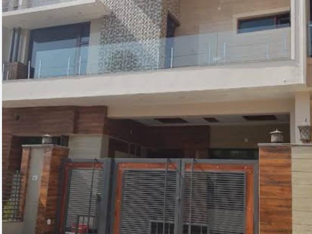 Resale | 6+ BHK 200 Sq.Yd. Independent House in Sarvapriya Vihar