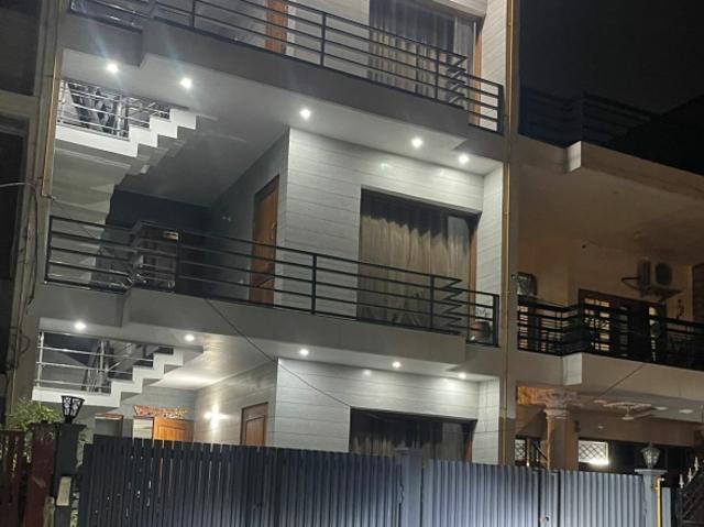 Resale | 6+ BHK 200 Sq.Yd. Independent House in Sector 46