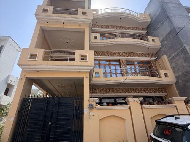 Resale | 6+ BHK 2152 Sq.Ft. Independent House in Ashiyana