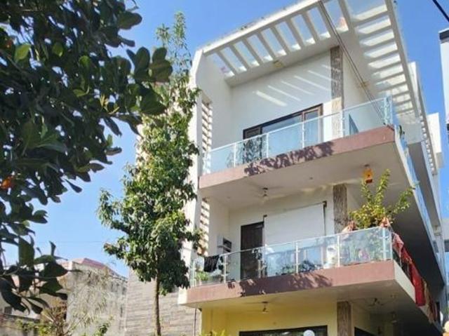 Resale | 6+ BHK 2152 Sq.Ft. Independent House in Gomti Nagar