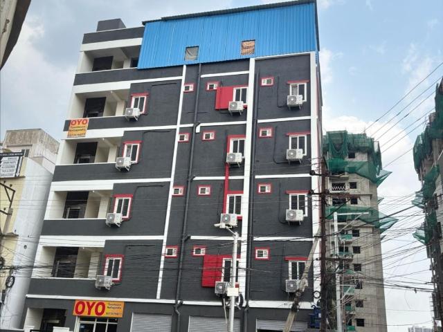 Resale | 6+ BHK 220 Sq.Yd. Apartment in Skntrdy Standalone Buildi