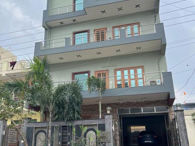 Resale | 6+ BHK 238 Sq.Mt. Independent House in Sector 130