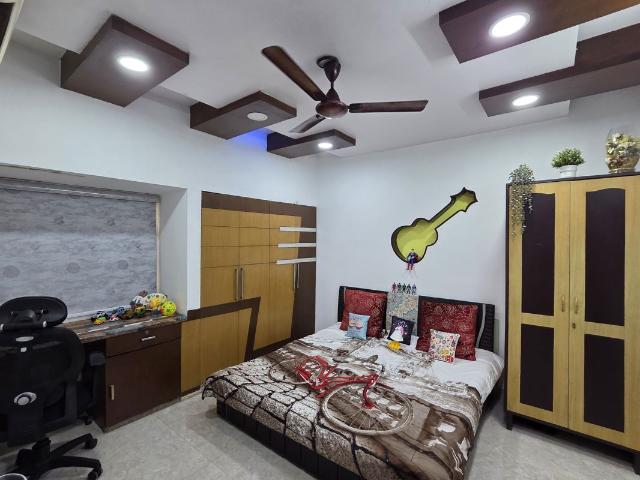 Resale | 6+ BHK 2300 Sq.Ft. Apartment in Mayur Vihar